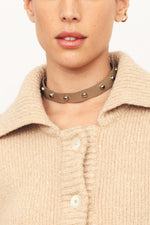 Leather choker with eyelts | taupe